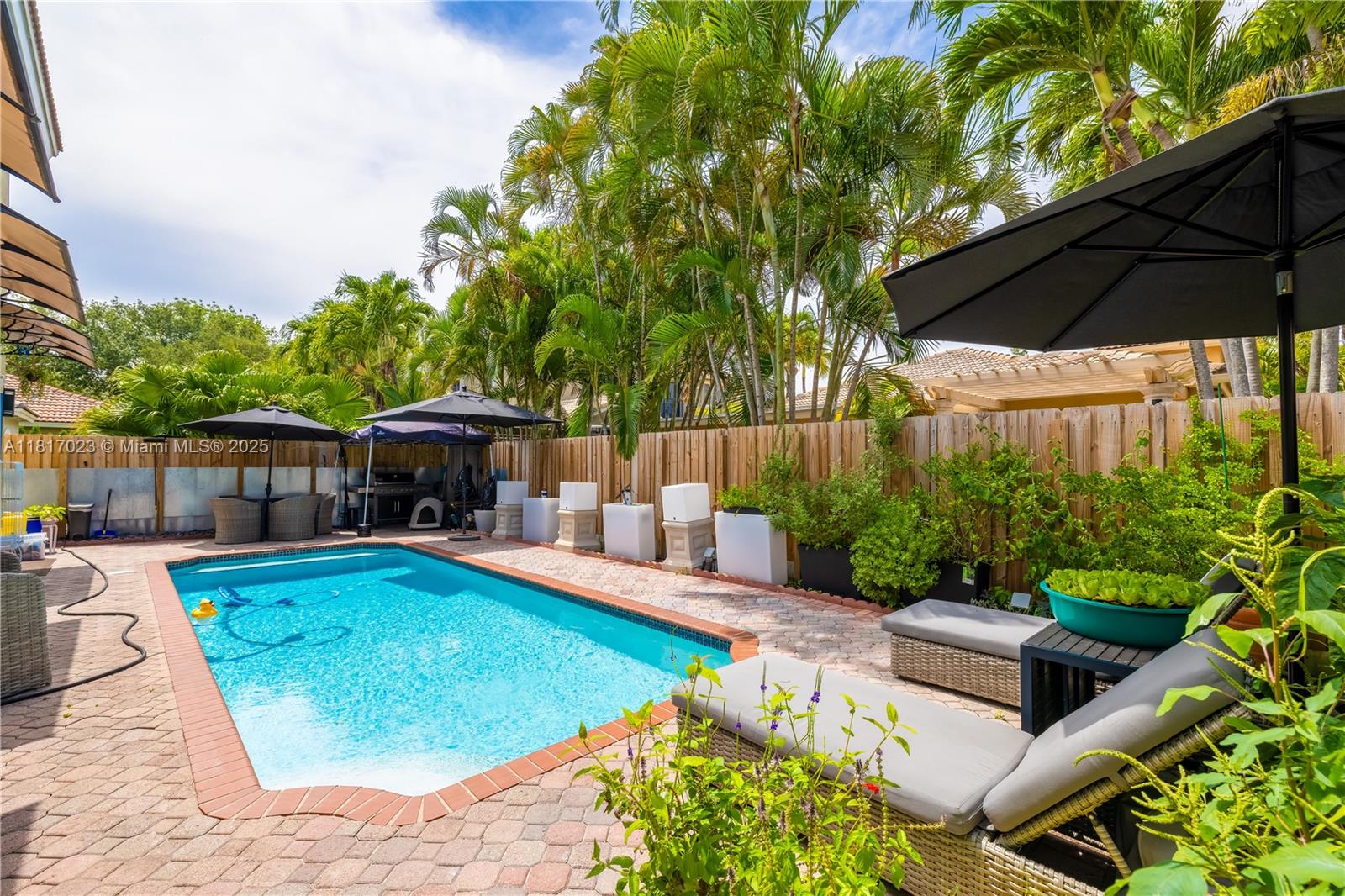 KARENERO FALLS - Residential