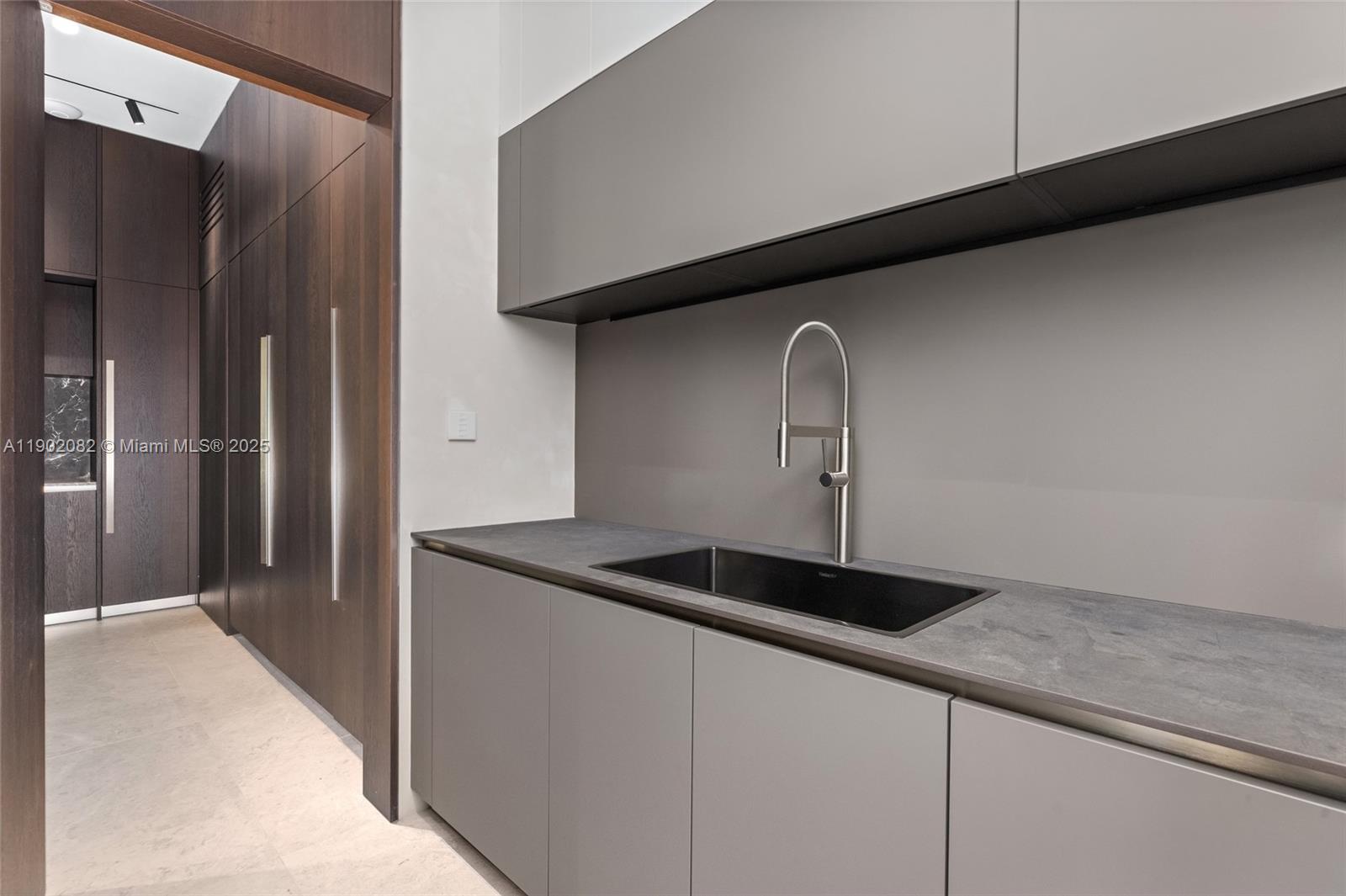 SUNSET ISLANDS-ISLAND NO - Residential