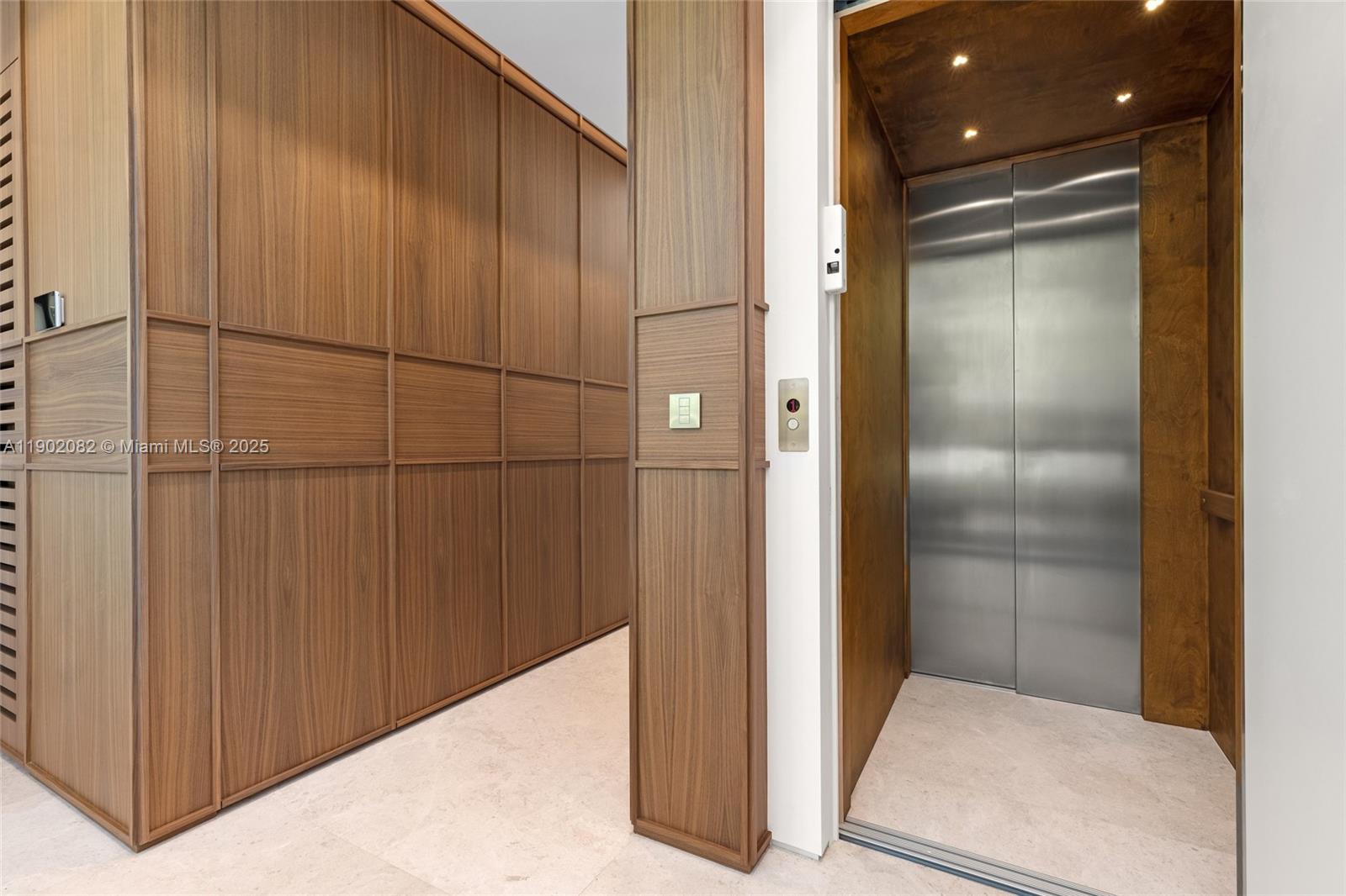 SUNSET ISLANDS-ISLAND NO - Residential