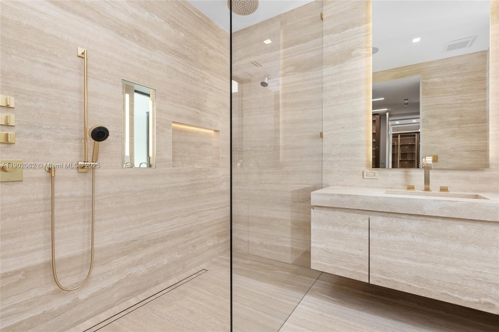 SUNSET ISLANDS-ISLAND NO - Residential