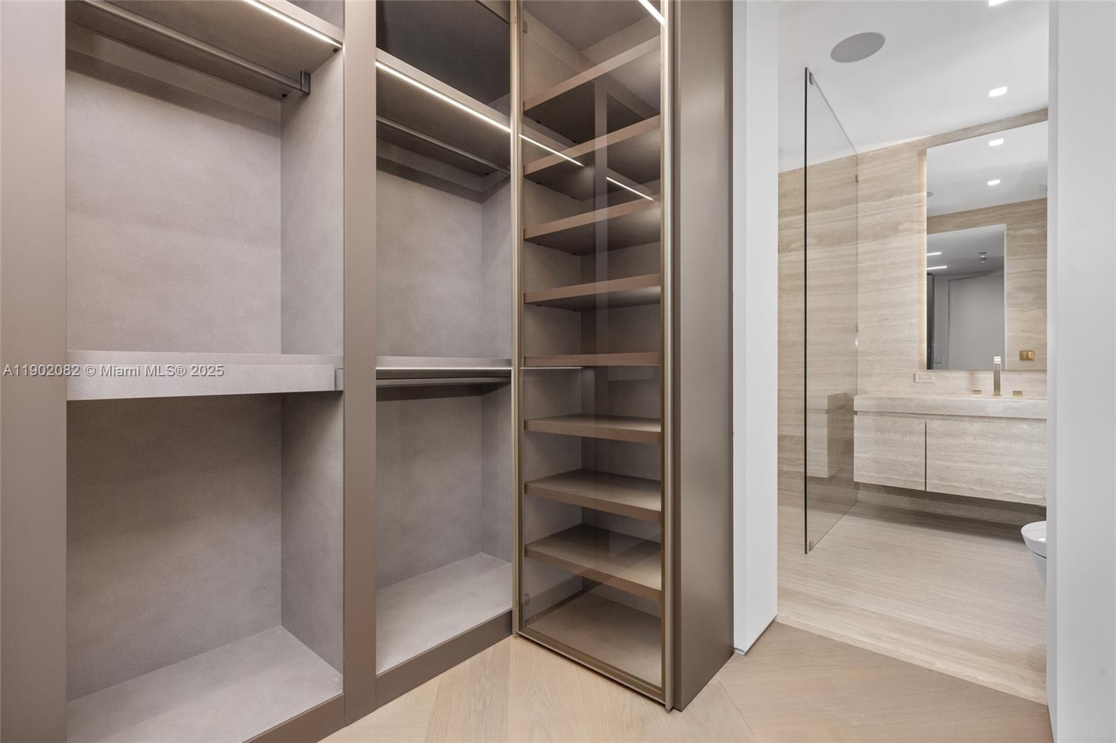 SUNSET ISLANDS-ISLAND NO - Residential