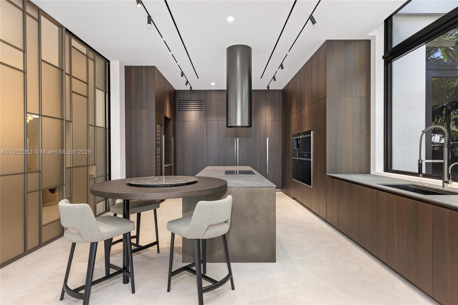 SUNSET ISLANDS-ISLAND NO - Residential