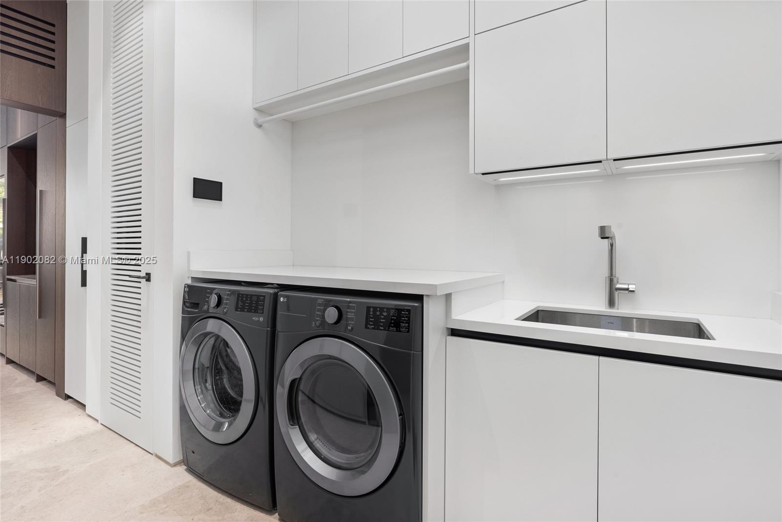 SUNSET ISLANDS-ISLAND NO - Residential