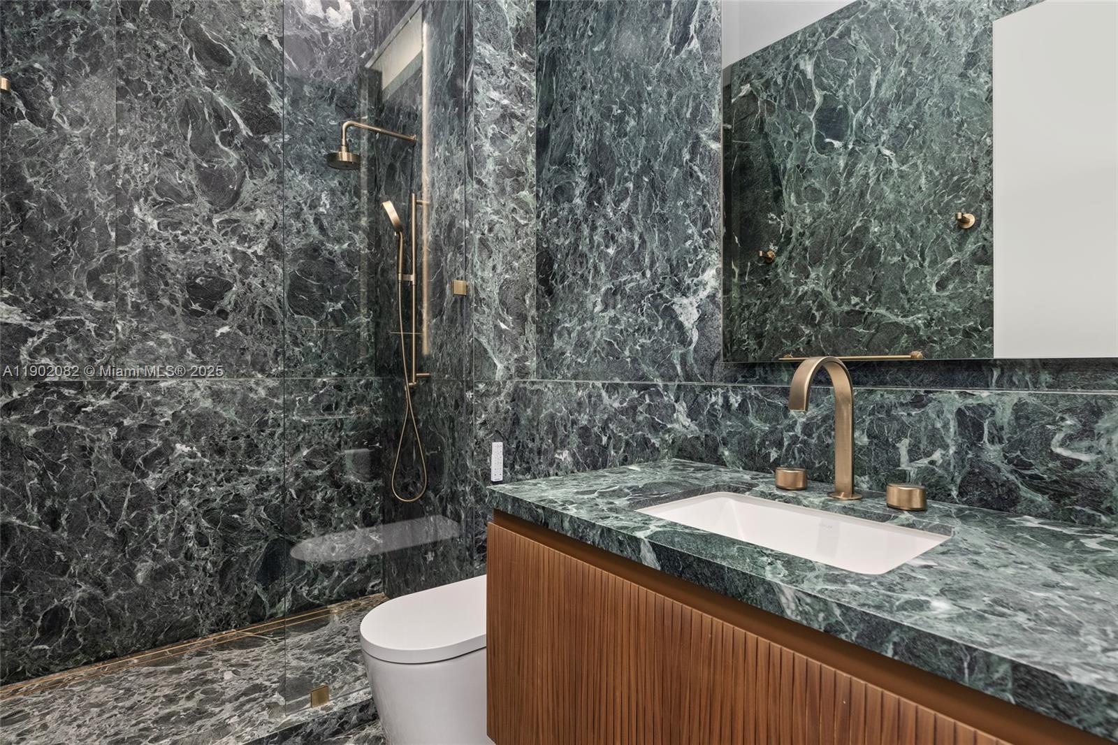 SUNSET ISLANDS-ISLAND NO - Residential