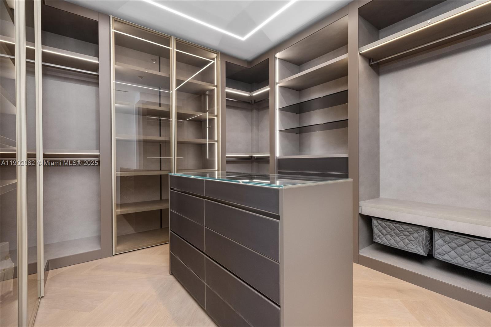 SUNSET ISLANDS-ISLAND NO - Residential