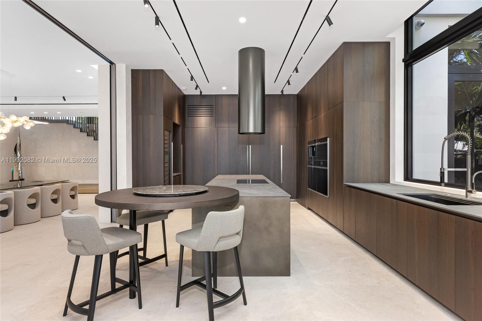 SUNSET ISLANDS-ISLAND NO - Residential