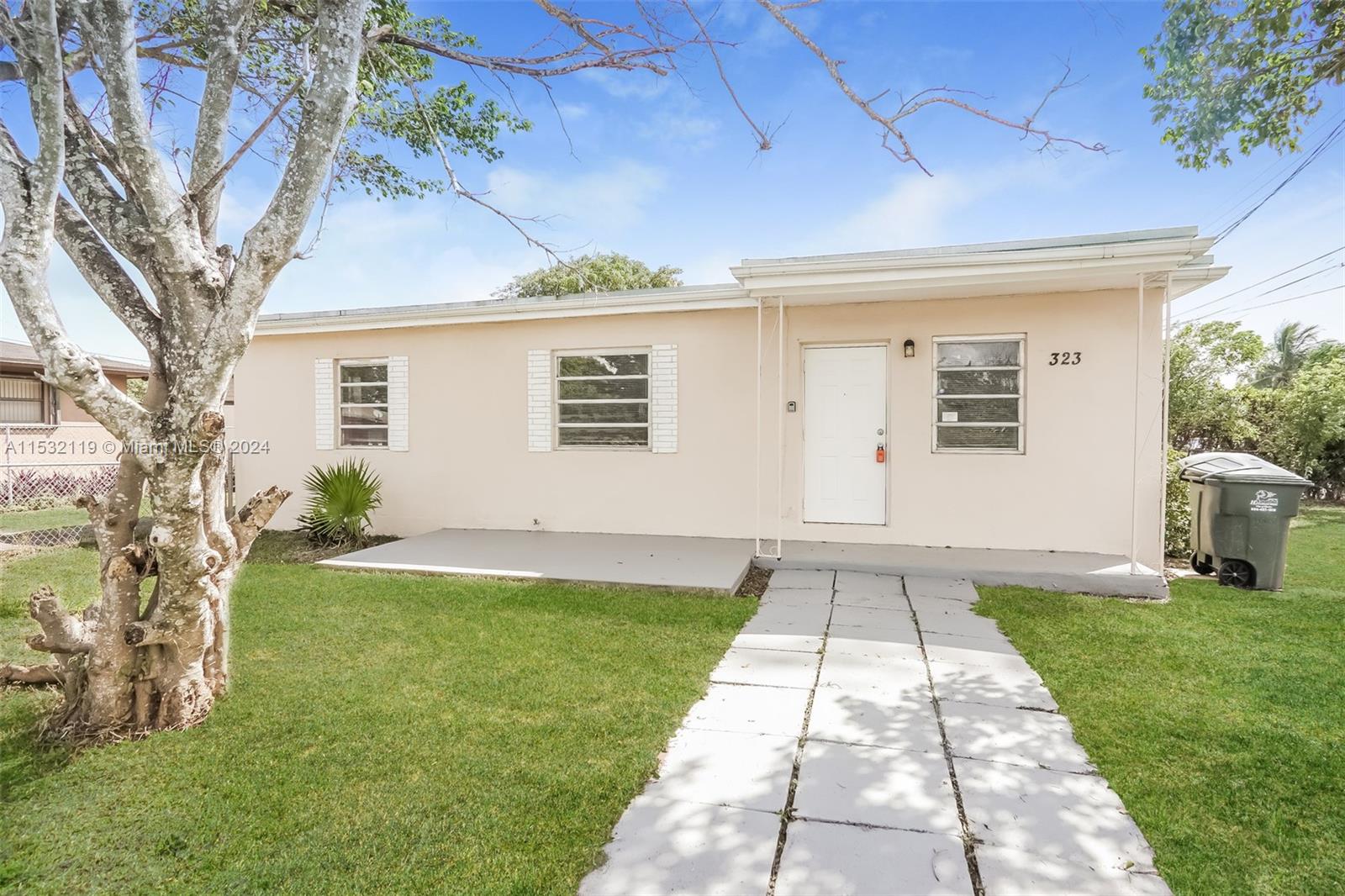 Enjoy this gorgeous home featuring living and entertainment space. This adorable home offers 3 bedroom and 2 bathroom home with tile type flooring. The modern kitchen is equipped with modern appliances and offers updated cabinets with plenty of storage space. Home has neutral paint throughout. This home won't last long. Apply today!
NOTE: Resident is responsible for installing their own washer & dryer. Move in dates are tentative and subject to change. All our homes convey in safe, clean & fully functional conditions. Prices and availability are subject to change at any time.