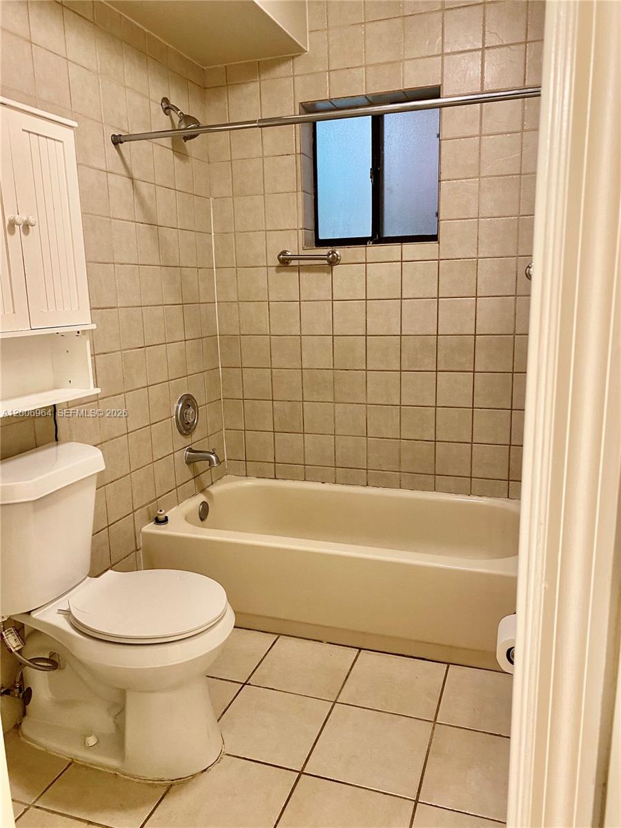 HORIZONS WEST CONDO #8 - Residential