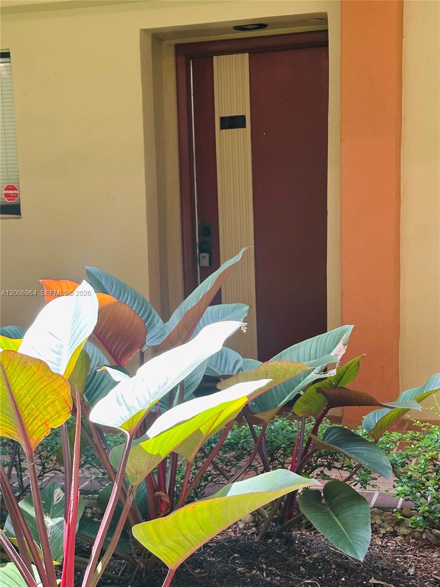 HORIZONS WEST CONDO #8 - Residential