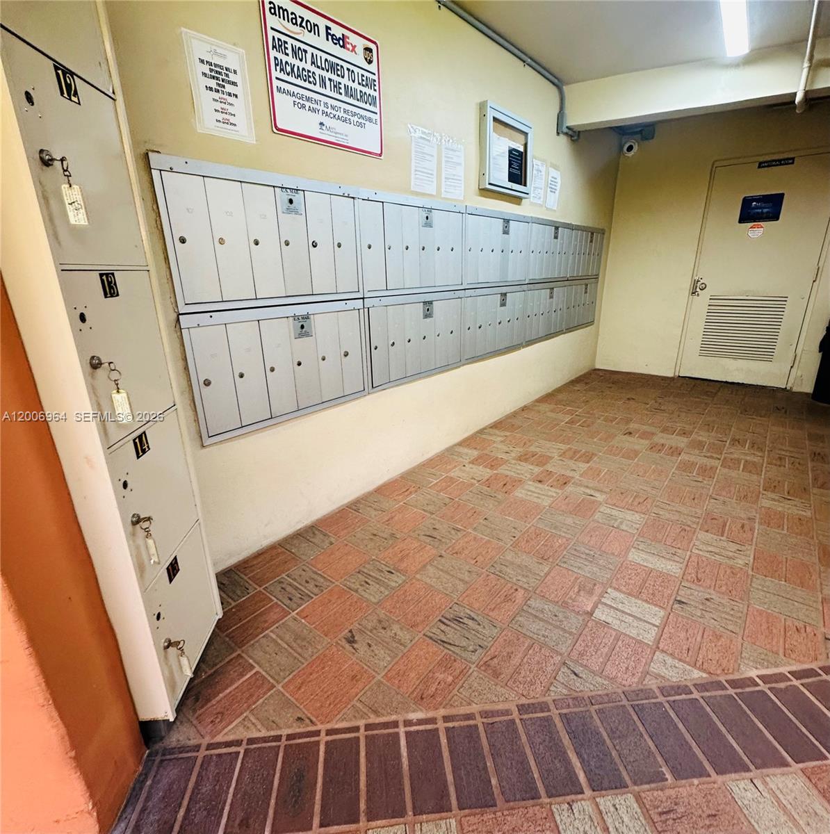 HORIZONS WEST CONDO #8 - Residential