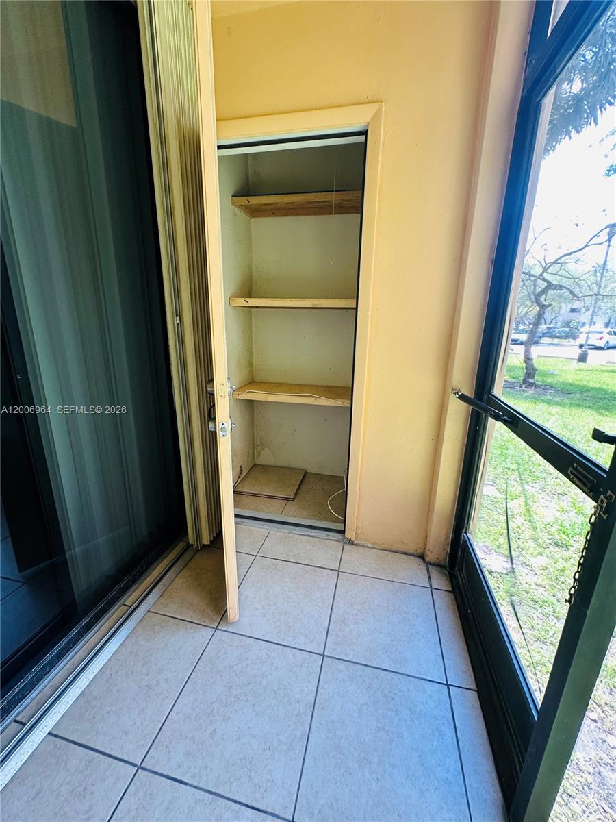 HORIZONS WEST CONDO #8 - Residential