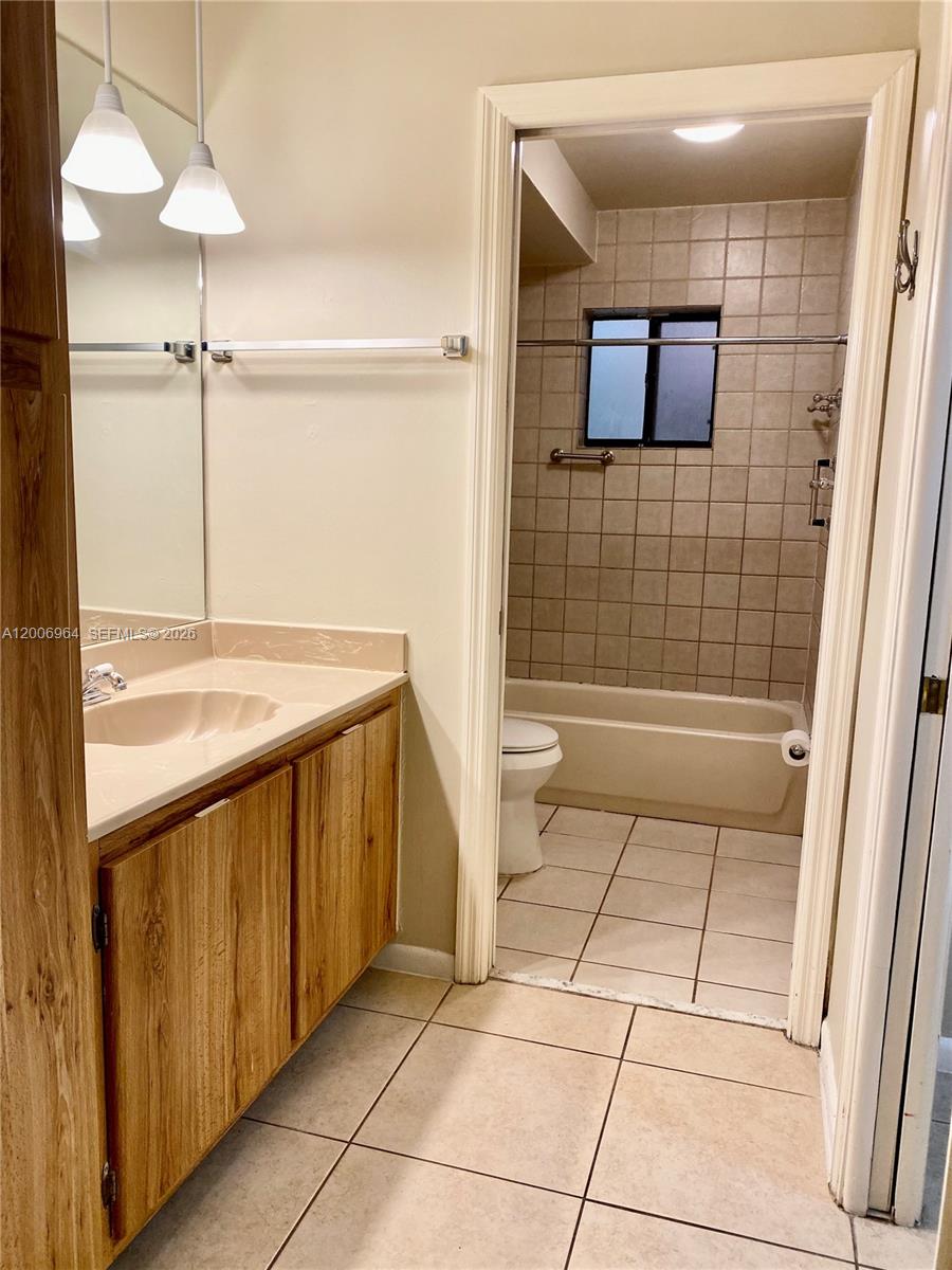 HORIZONS WEST CONDO #8 - Residential