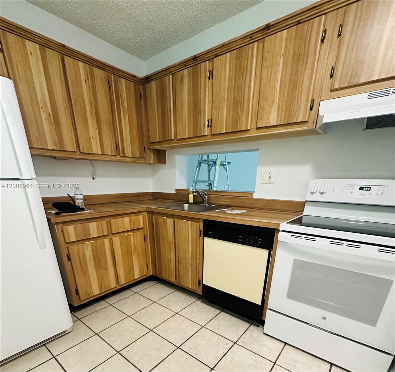 HORIZONS WEST CONDO #8 - Residential