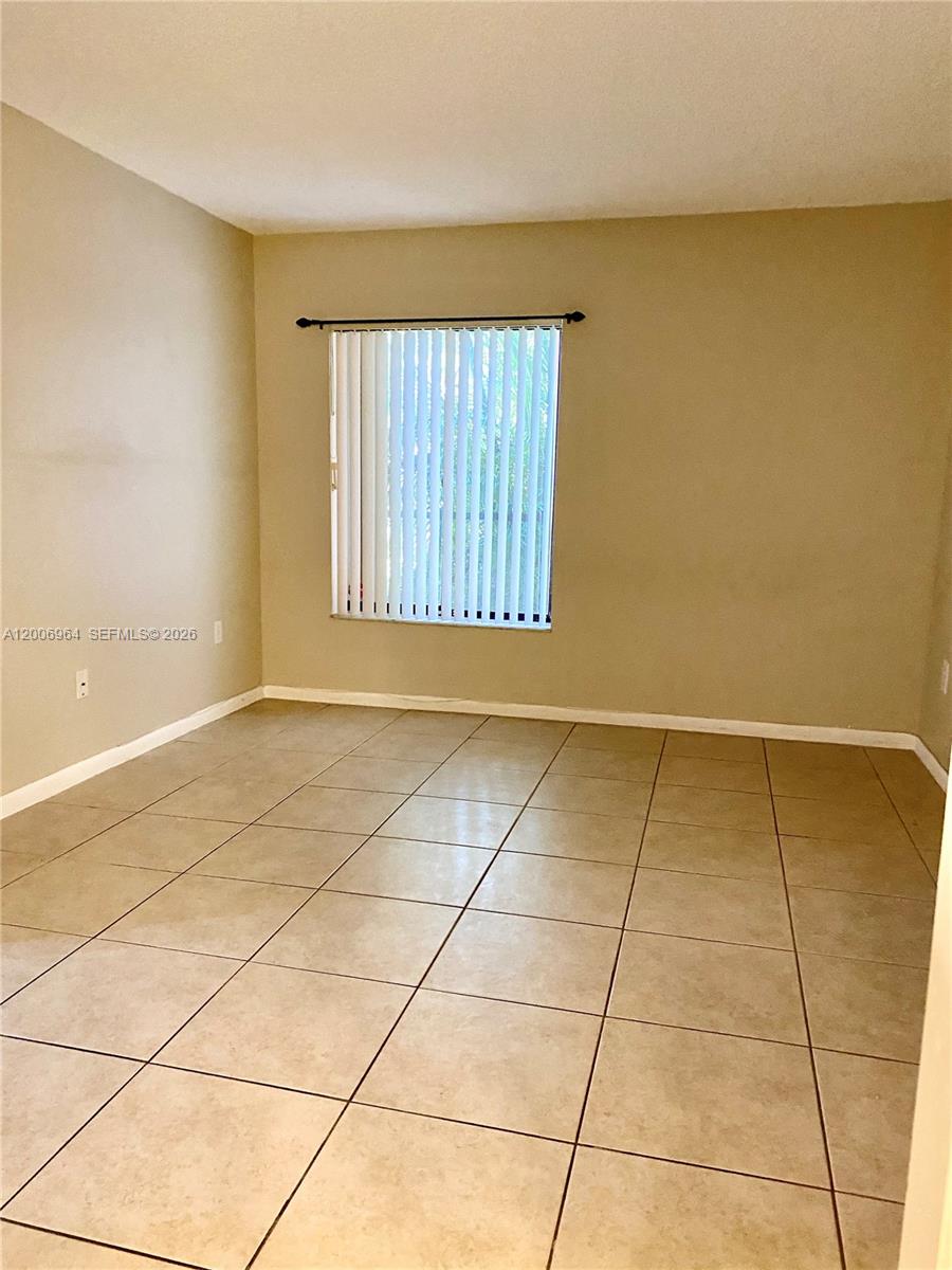 HORIZONS WEST CONDO #8 - Residential