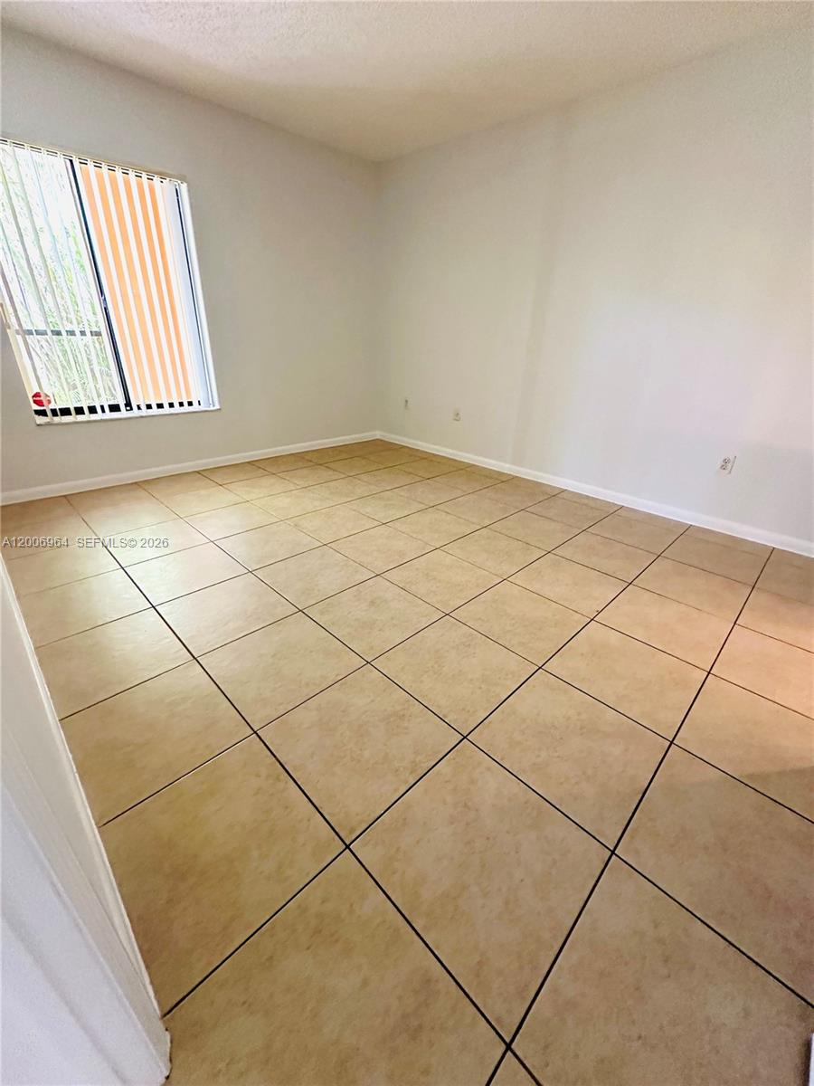 HORIZONS WEST CONDO #8 - Residential