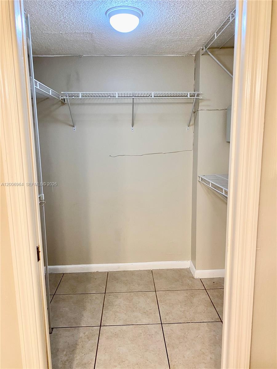 HORIZONS WEST CONDO #8 - Residential