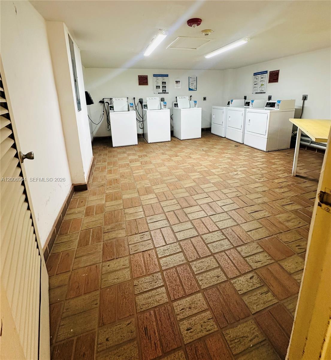 HORIZONS WEST CONDO #8 - Residential