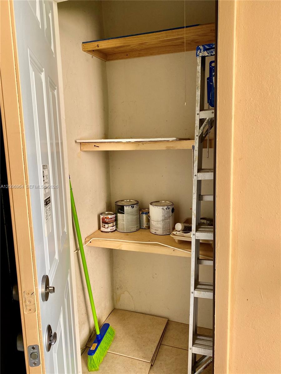 HORIZONS WEST CONDO #8 - Residential