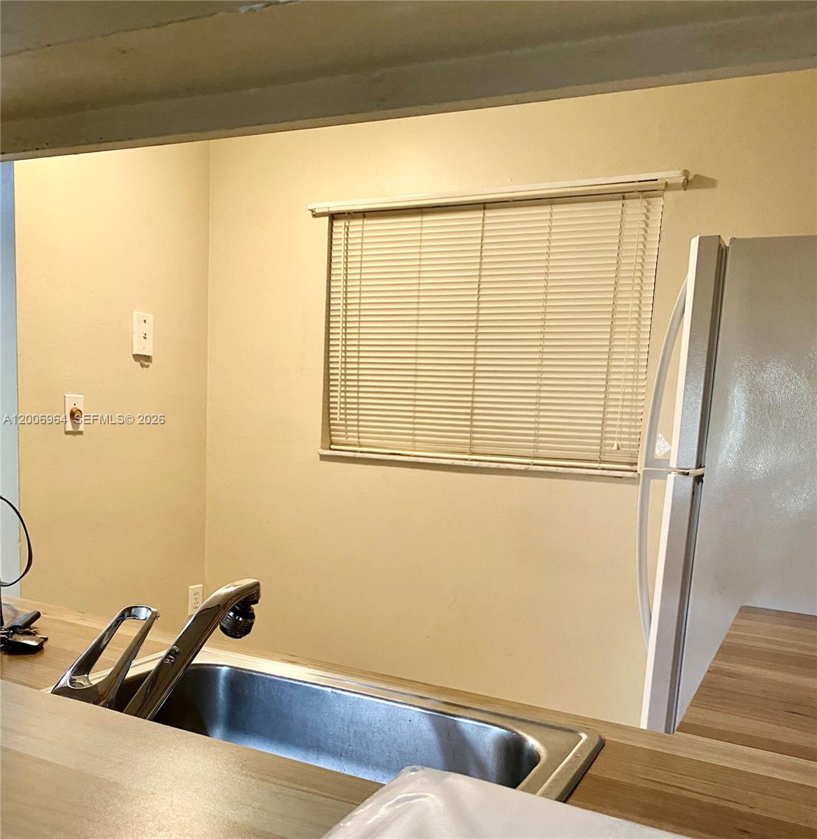 HORIZONS WEST CONDO #8 - Residential