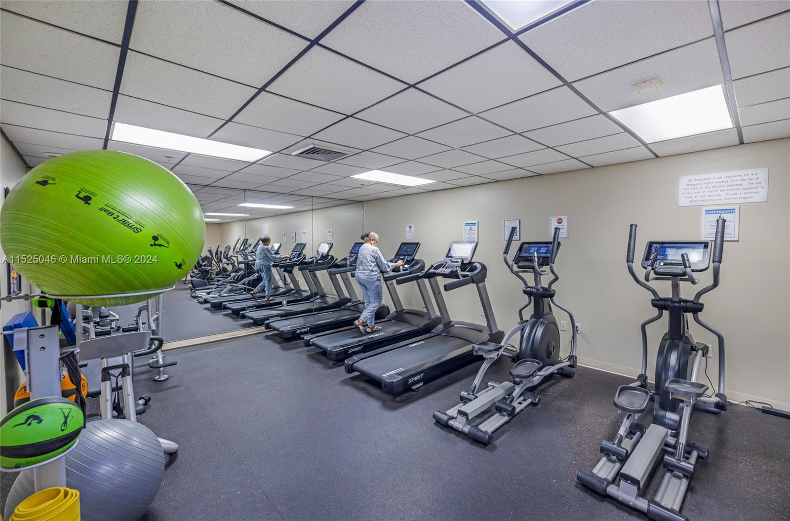 SUMMIT CONDO - Residential Lease