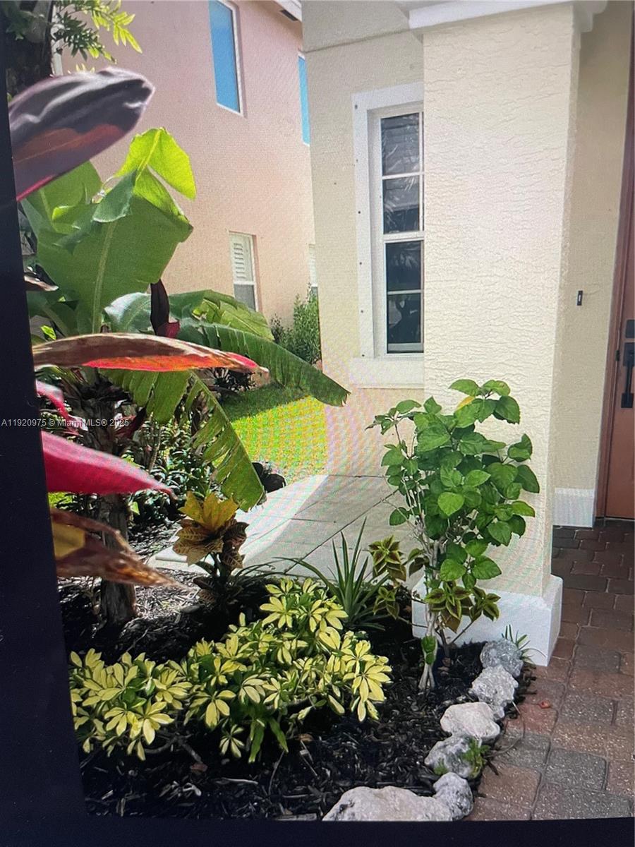 VIZCAYA FALLS PLAT 3 - Residential Lease