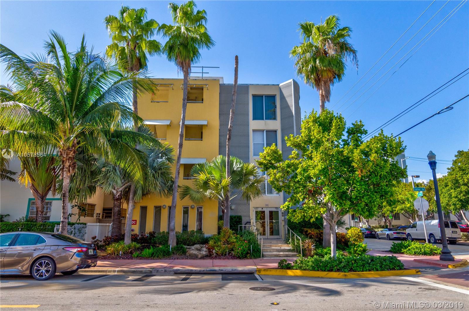 South of 5th two bedroom corner unit with flexible rental policy. Short-term rentals allowed and zoned. The best location , one block from the beach and surrounded by parks, marinas and fine dining. True two bedroom two bathroom with great layout for privacy. Balcony, one parking space, W/D in unit, granite kitchen and stainless steel appliances. Intimate low-key building is best value and smart condo rules provide maximum options to owners. Put your vacation home to work when you are not here enjoying the beach!