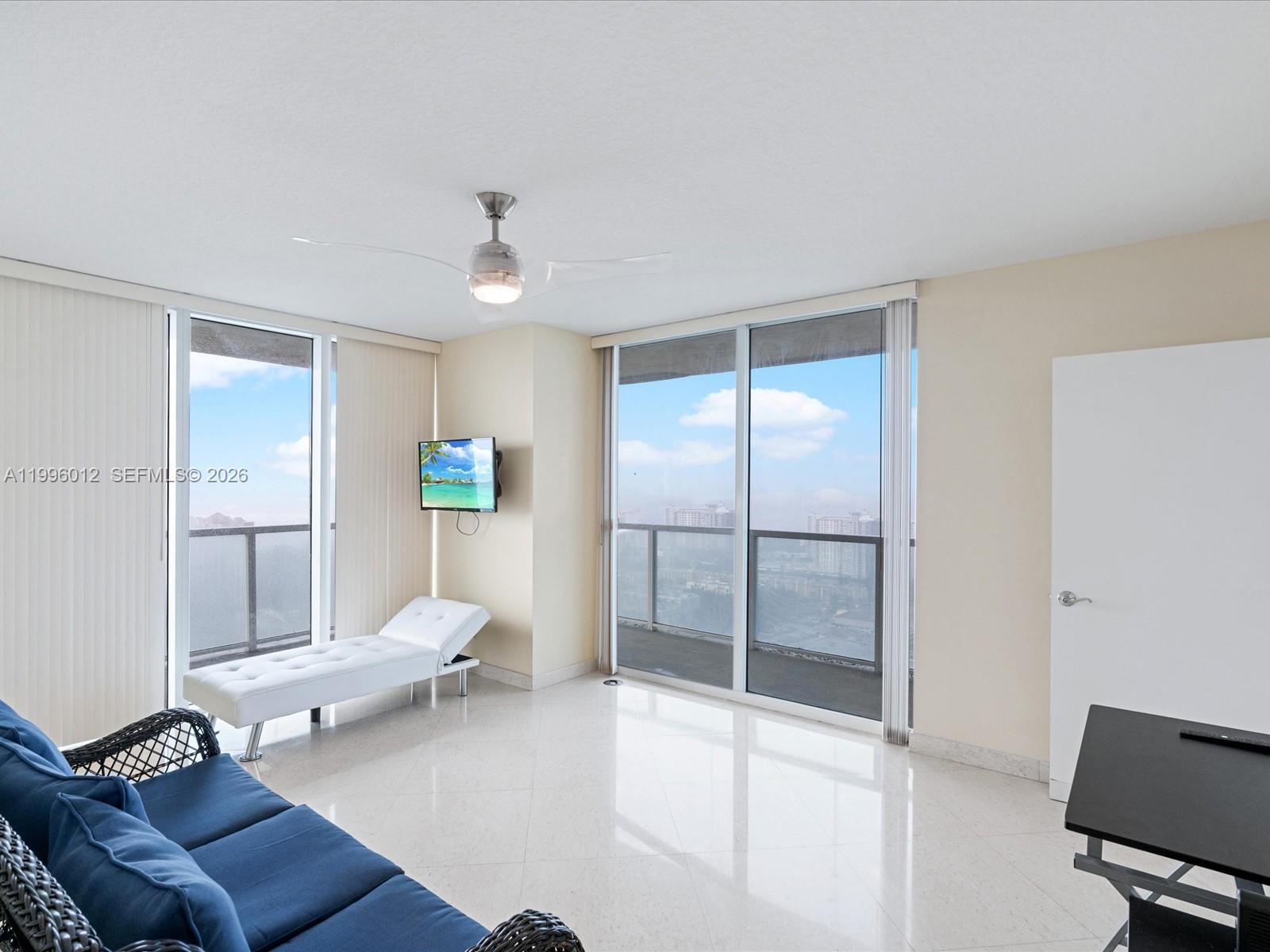 LA PERLA CONDO - Residential Lease