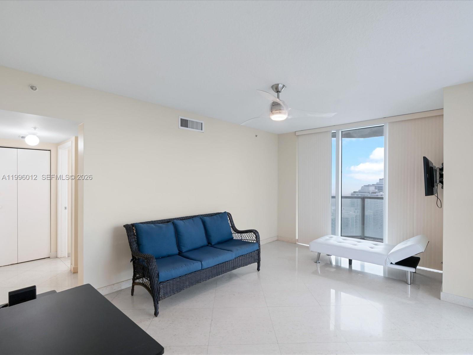 LA PERLA CONDO - Residential Lease