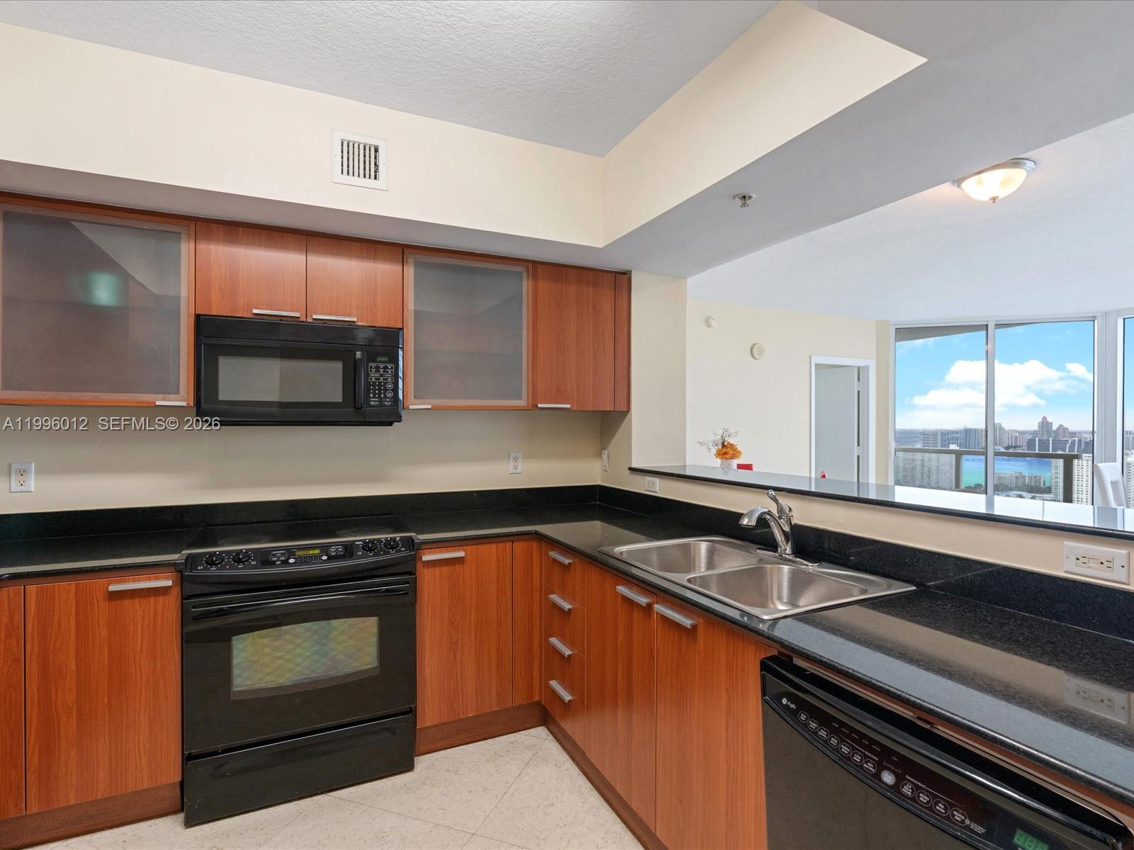 LA PERLA CONDO - Residential Lease