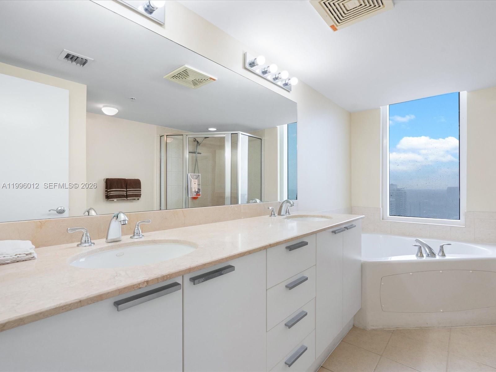 LA PERLA CONDO - Residential Lease