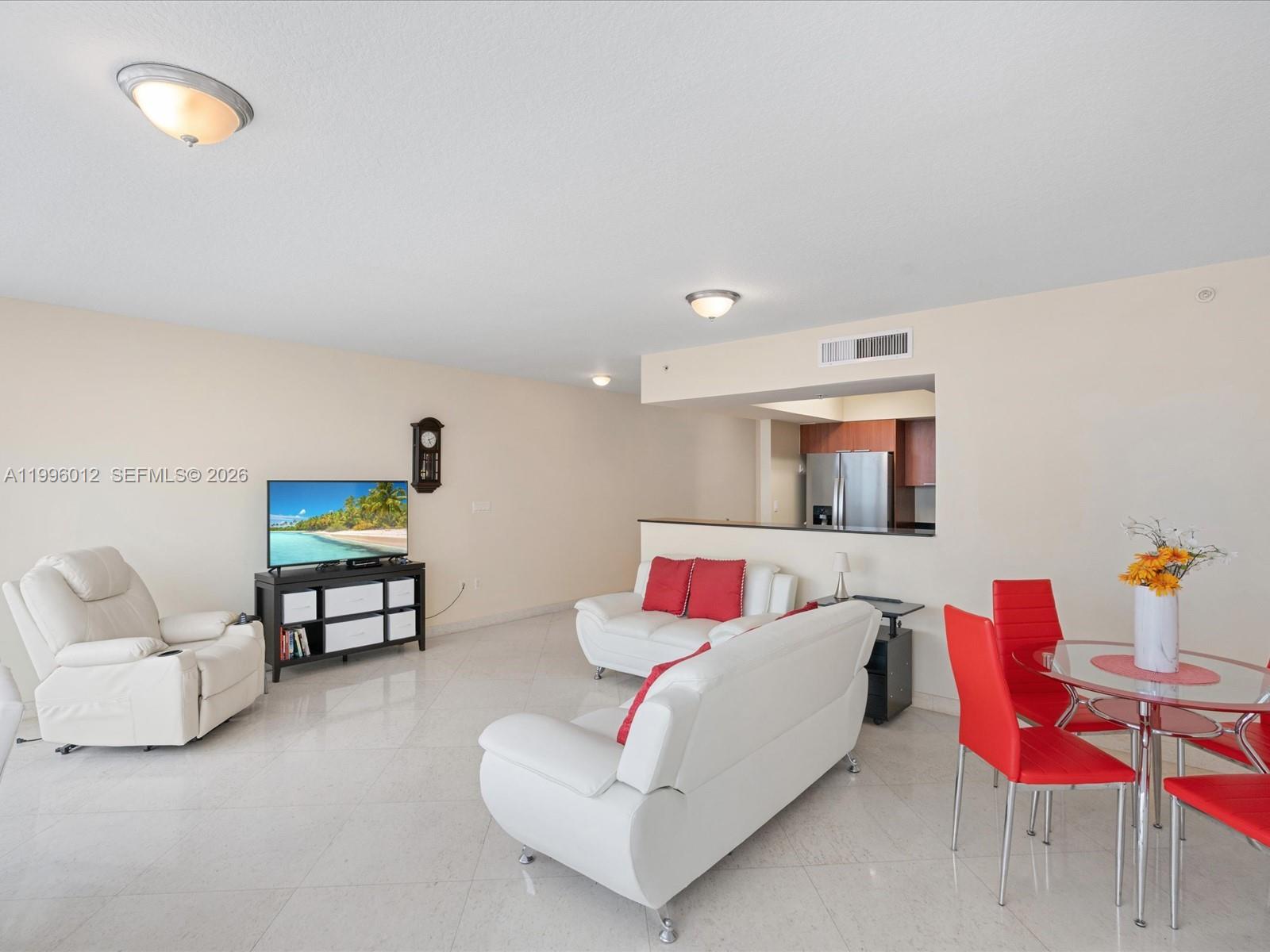 LA PERLA CONDO - Residential Lease