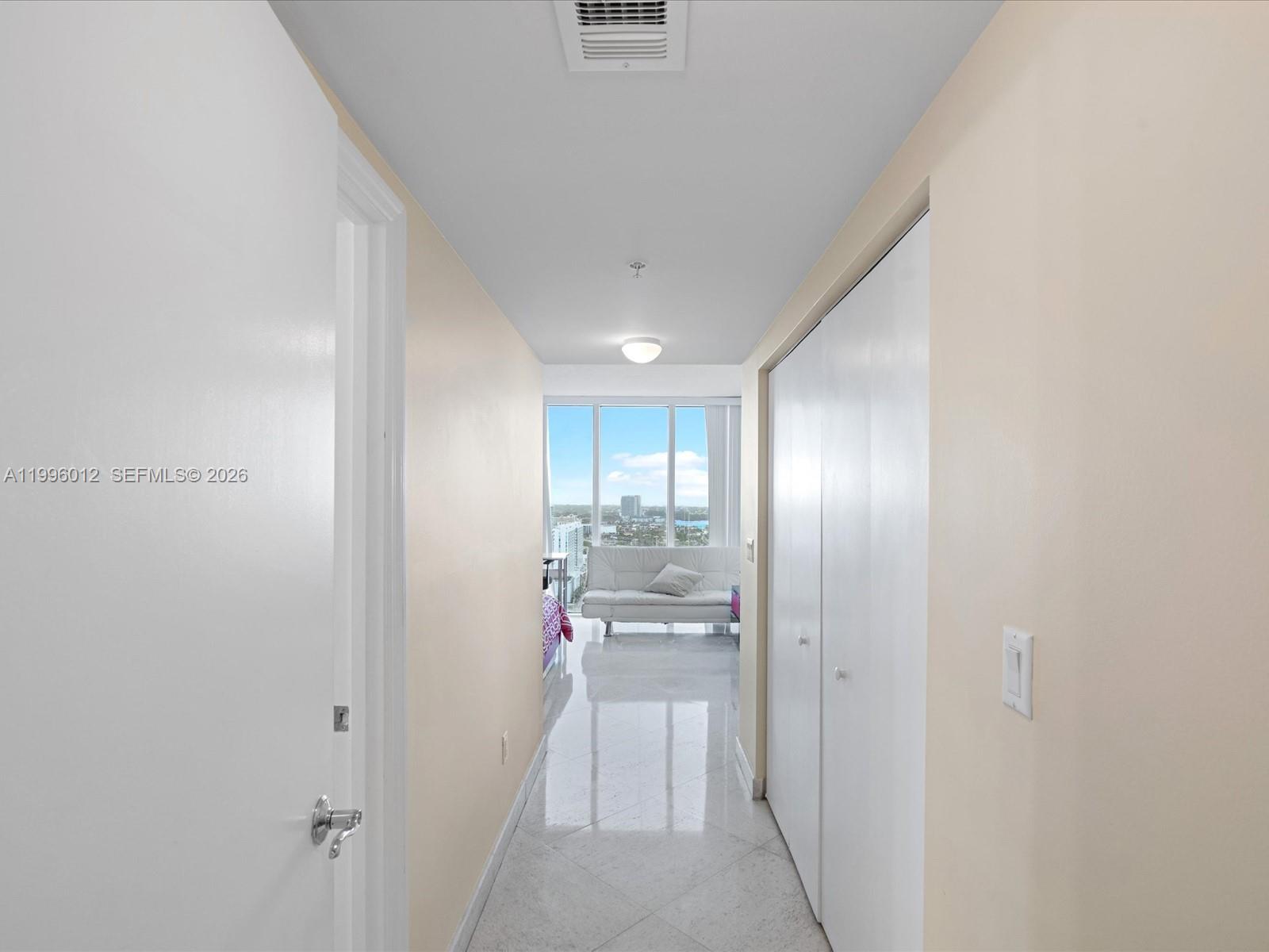 LA PERLA CONDO - Residential Lease
