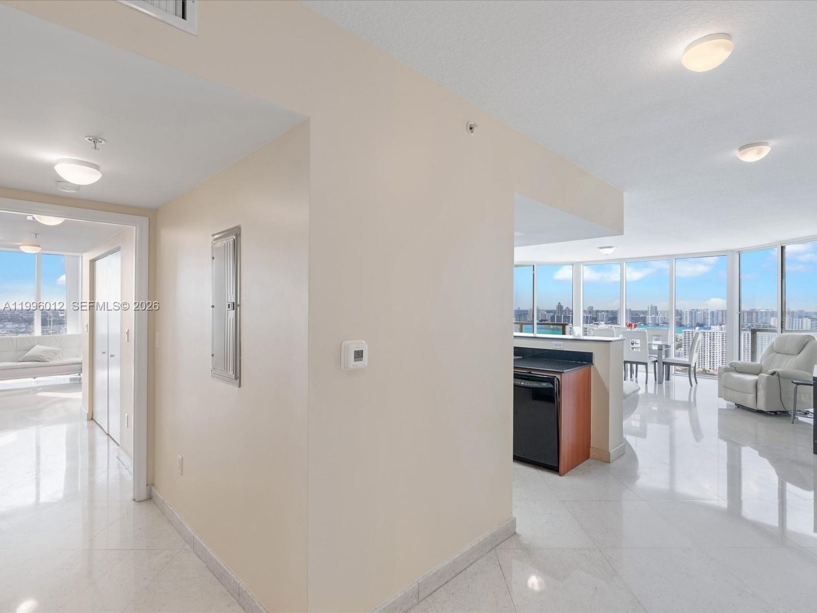 LA PERLA CONDO - Residential Lease