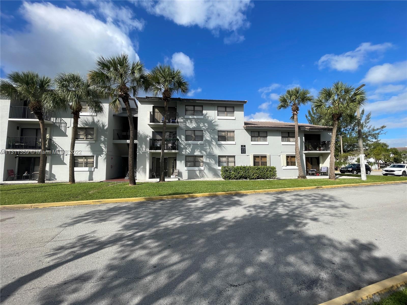 Nice 2 Bedroom Condo in desired Villa Bellini. Gated Community. Unit is on the 1st Floor (no need to go up and down the stairs). Easy Access, Open Floorplan, Bright & Clean. Granite Countertops, Stainless Steel Appliances, Brand New Central AC, New Vanities in the Bathrooms, Tile Floors. Community Amenities Include Pool, Exercise Room, Tennis and Racquetball Courts. Property comes with 1 Assigned Parking Space.