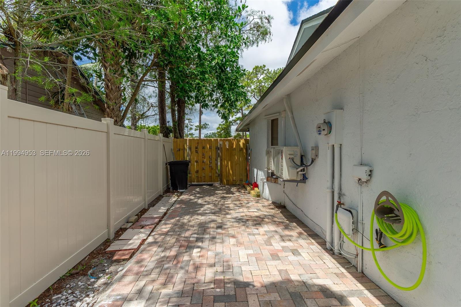 SUGAR POND MANOR OF WELLI - Residential