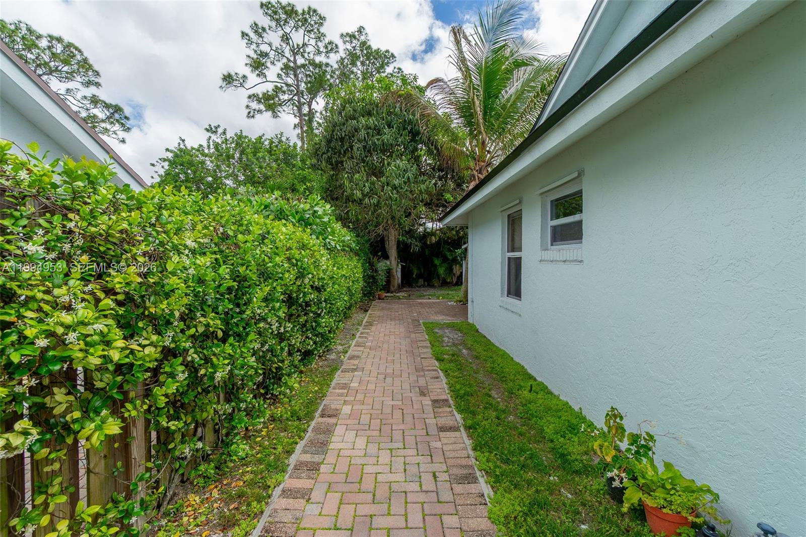 SUGAR POND MANOR OF WELLI - Residential