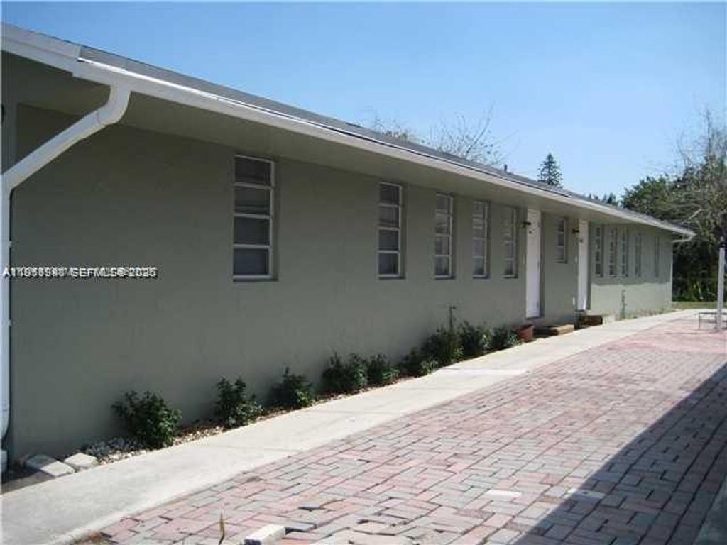 Photo of Hollywood, FL 33021 (MLS # A11959948)