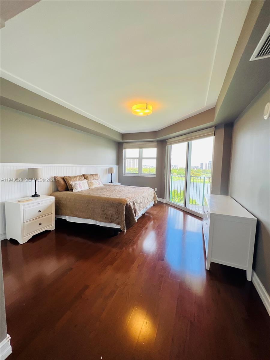 TURNBERRY VLG NO TOWER CO - Residential