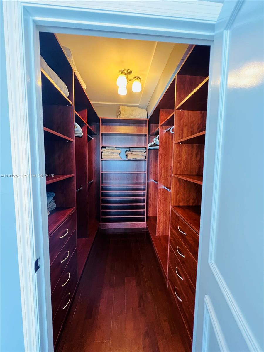 TURNBERRY VLG NO TOWER CO - Residential