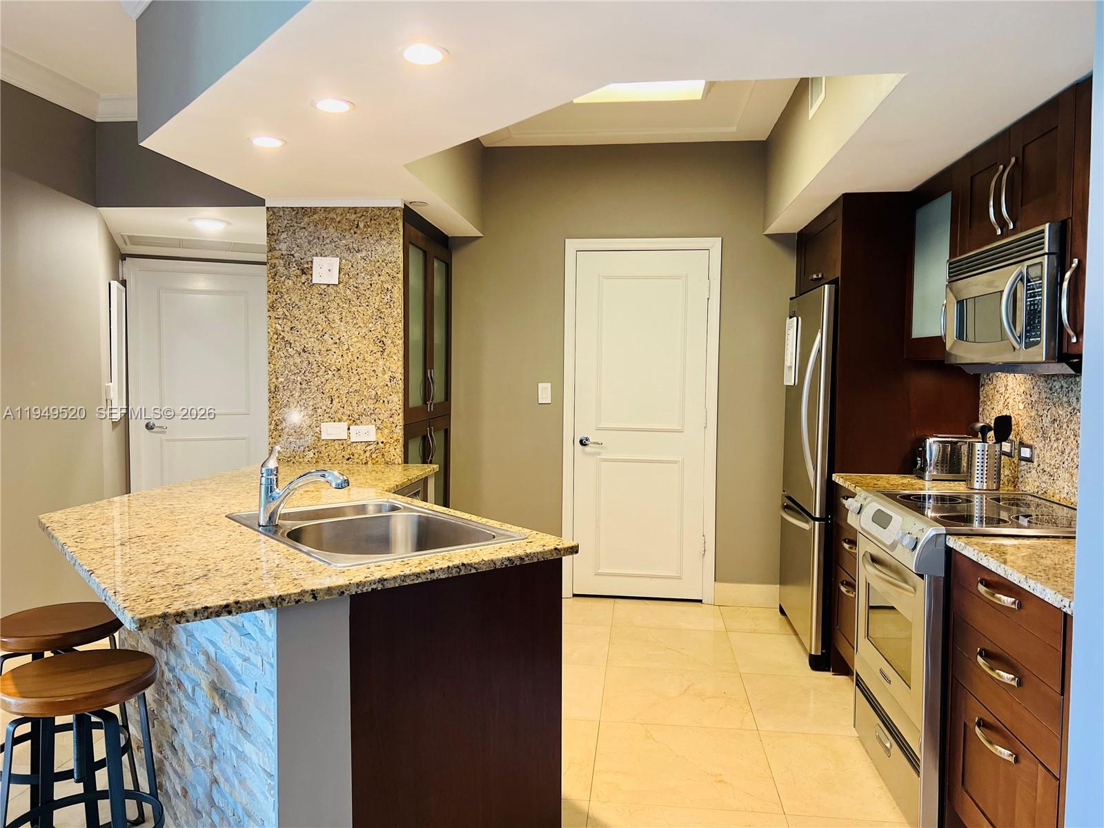 TURNBERRY VLG NO TOWER CO - Residential