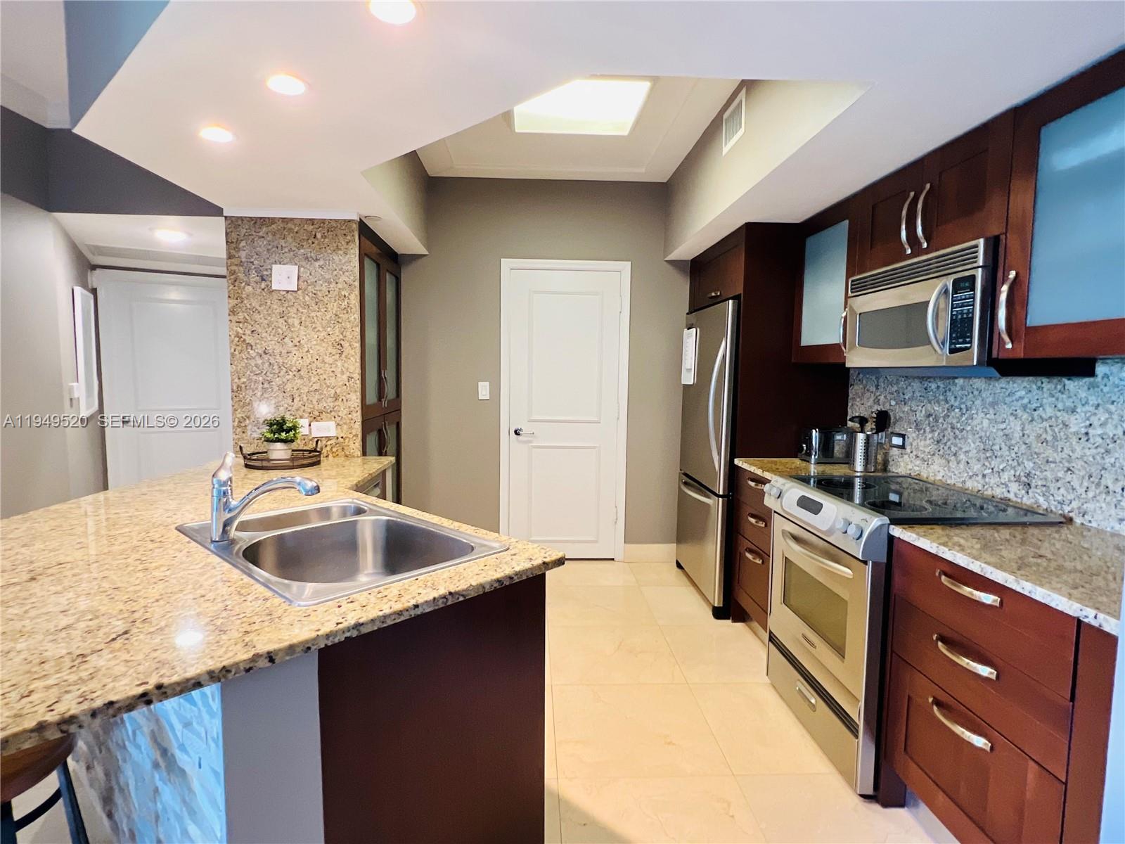 TURNBERRY VLG NO TOWER CO - Residential