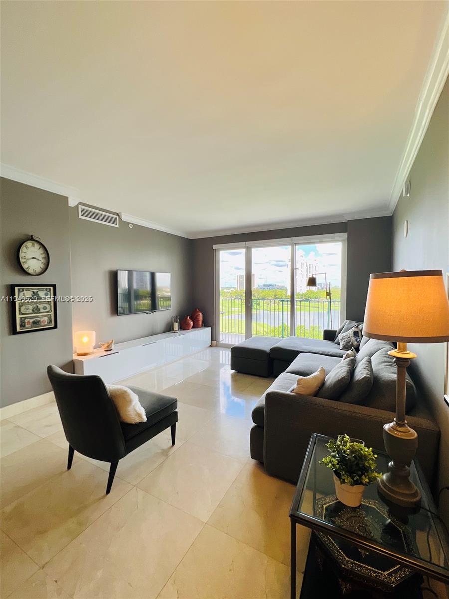 TURNBERRY VLG NO TOWER CO - Residential