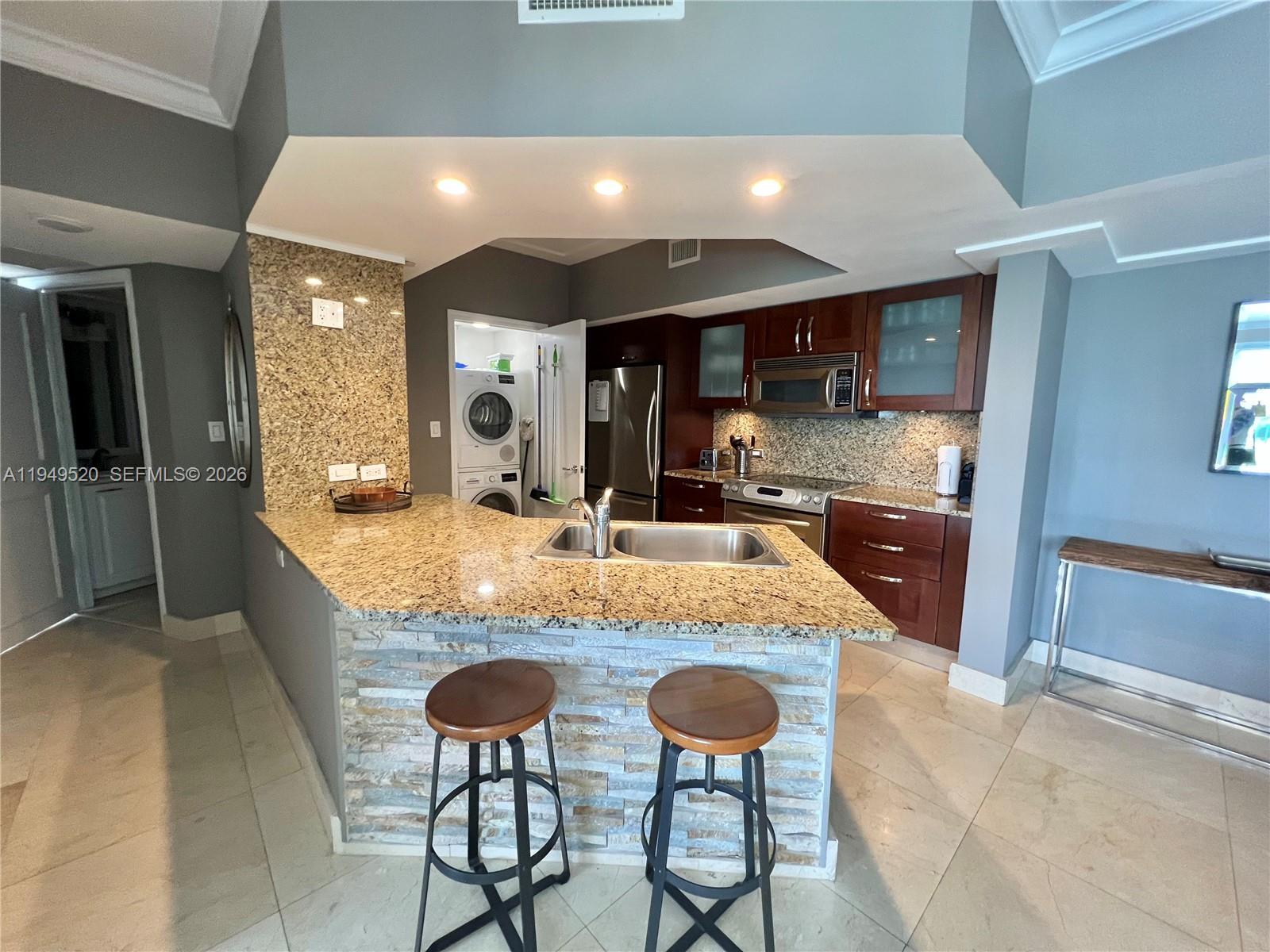 TURNBERRY VLG NO TOWER CO - Residential