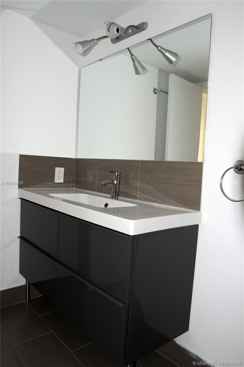 THE PALM BAY YACHT CLUB C - Residential