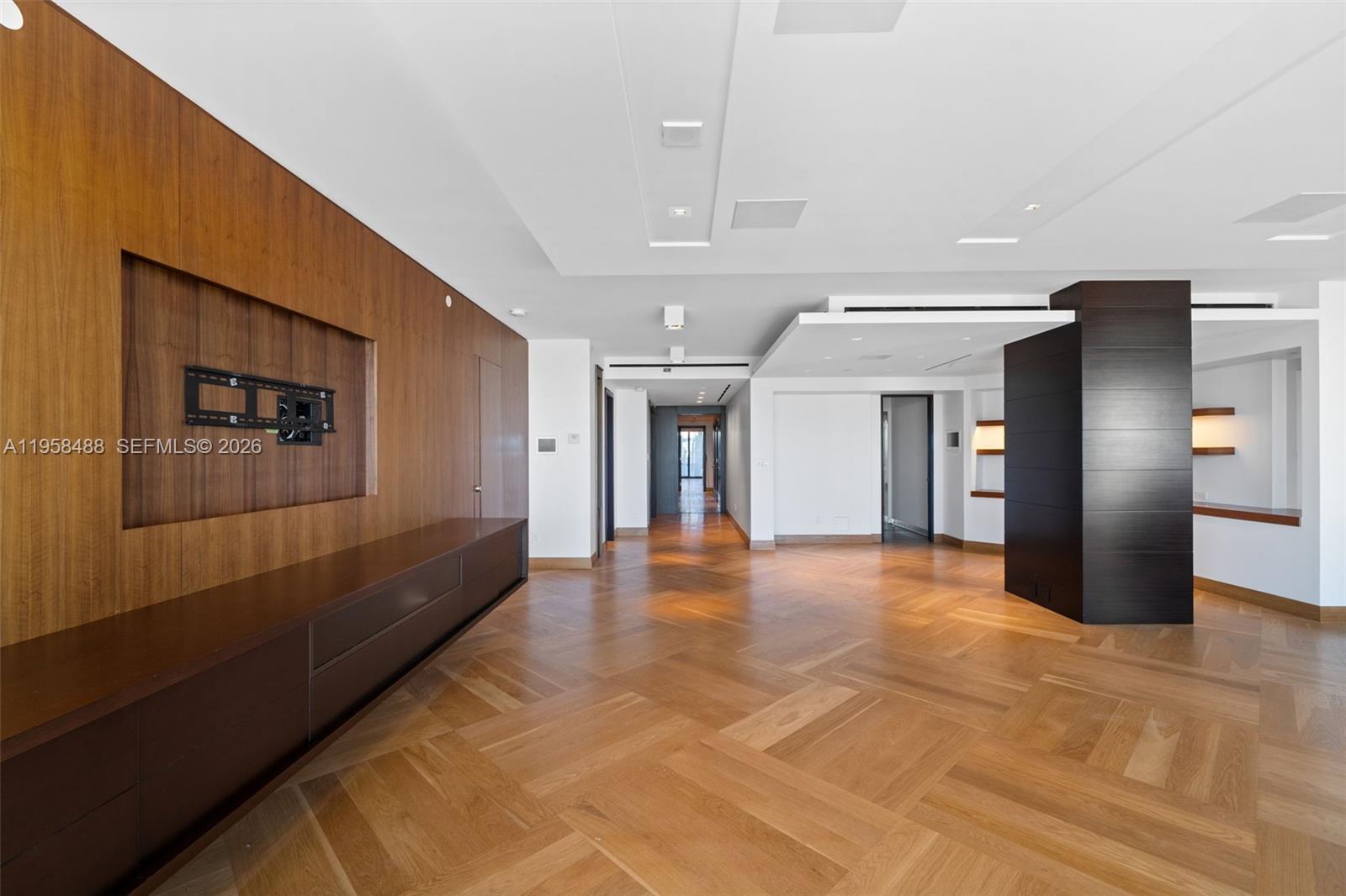 BAL HARBOUR TOWER CONDO - Residential