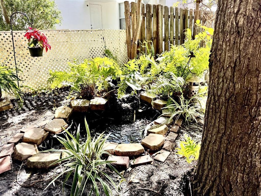 HOLLYWOOD - Residential Lease