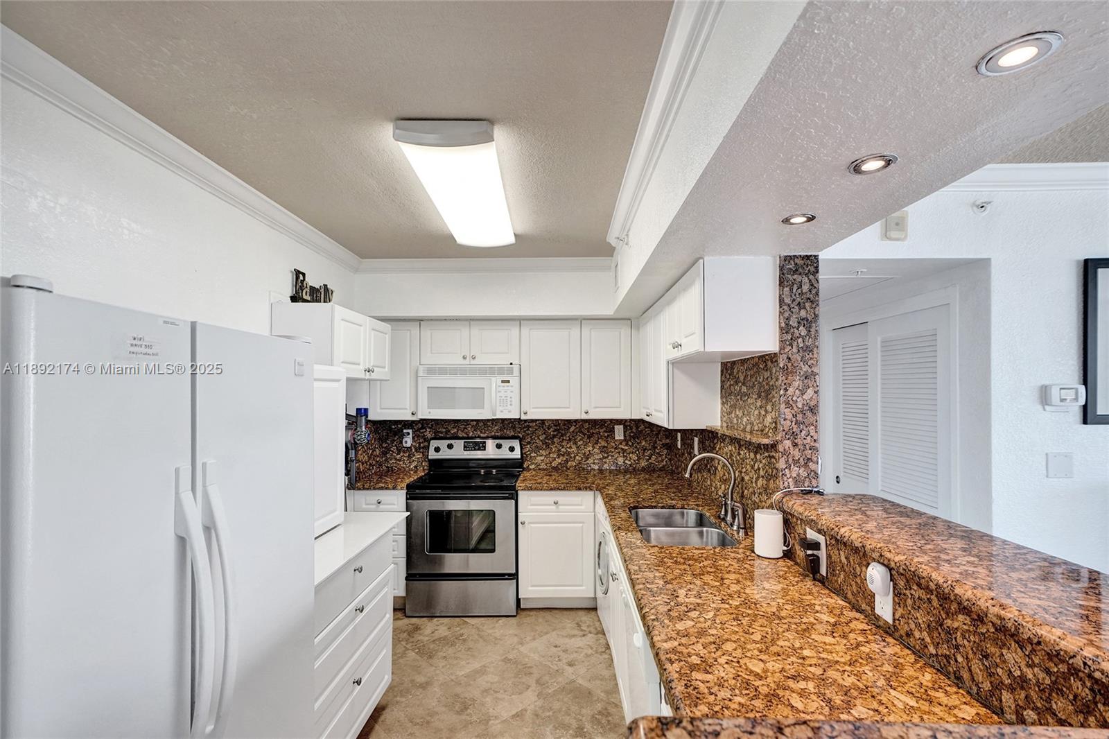 WAVE CONDO - Residential Lease