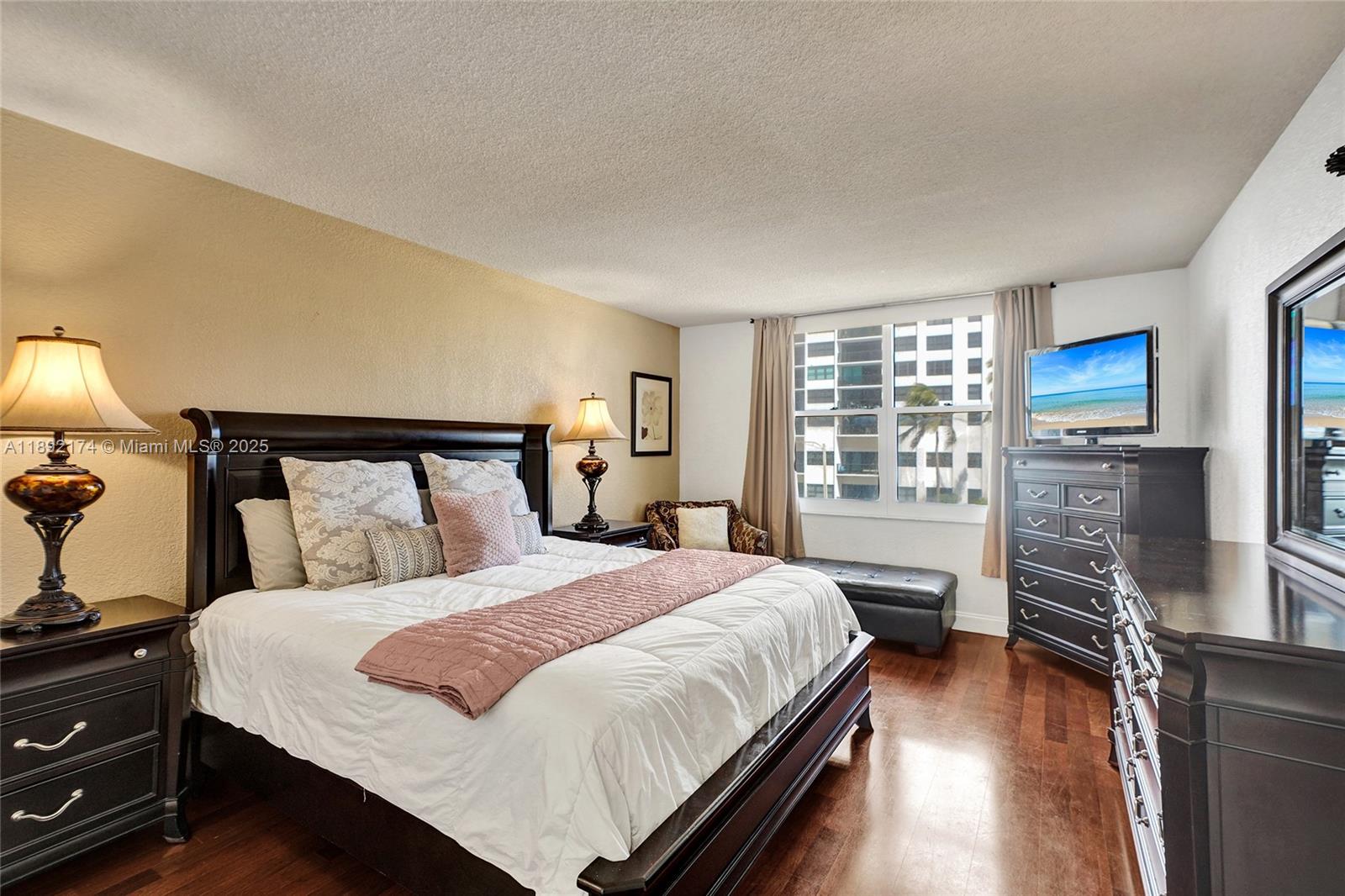 WAVE CONDO - Residential Lease