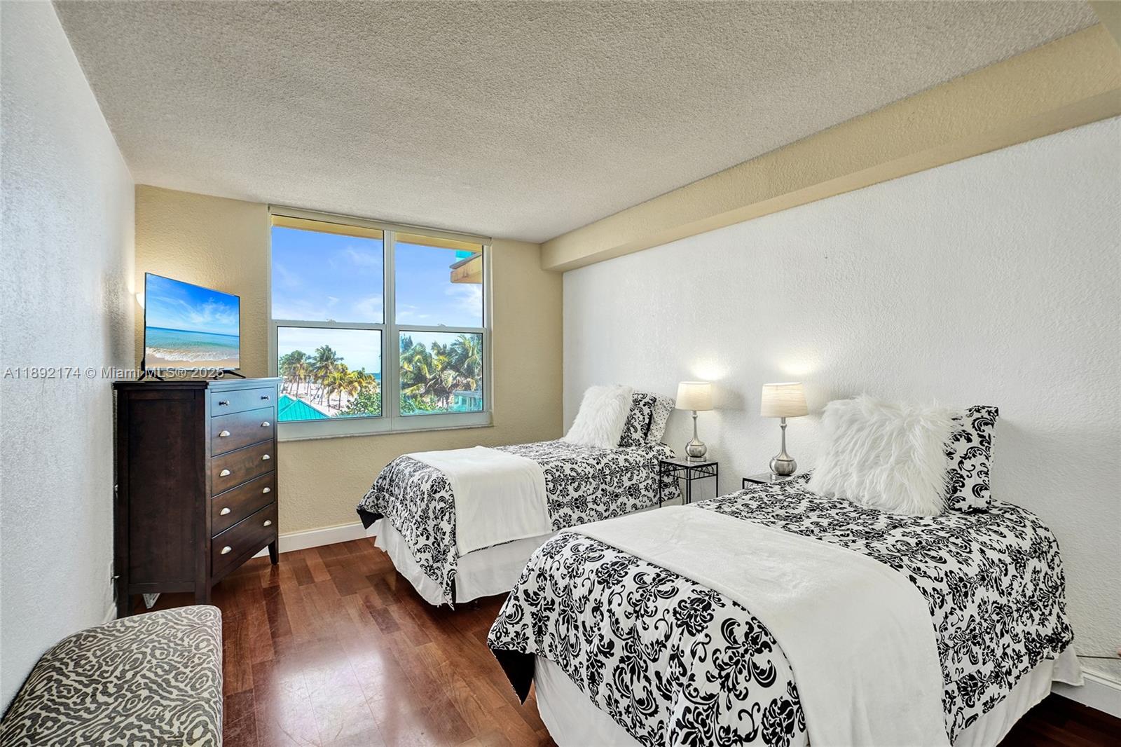 WAVE CONDO - Residential Lease