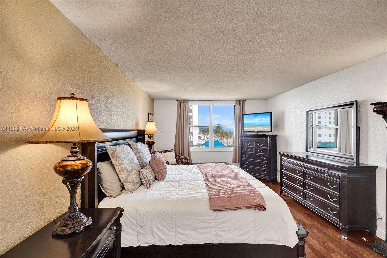 WAVE CONDO - Residential Lease